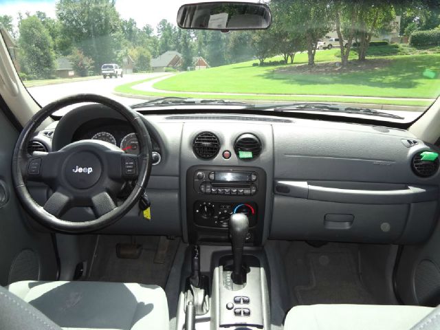 Jeep Liberty 2006 photo 4