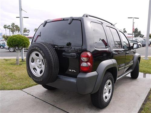 Jeep Liberty 2006 photo 4