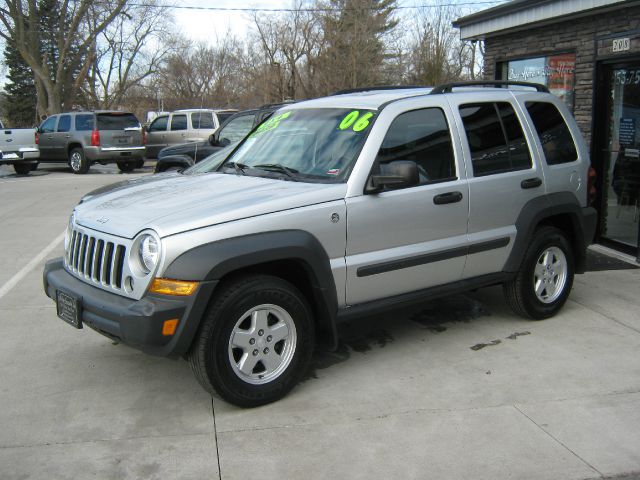 Jeep Liberty 2006 photo 2