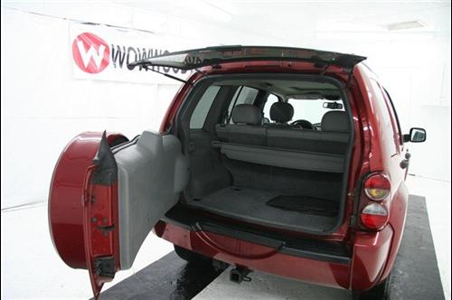 Jeep Liberty 2006 photo 2