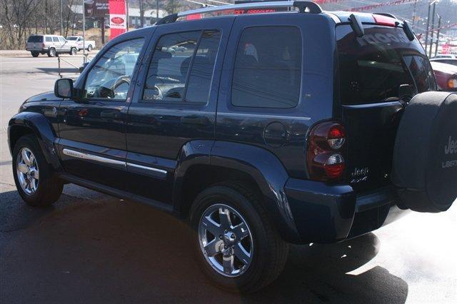 Jeep Liberty 2006 photo 2