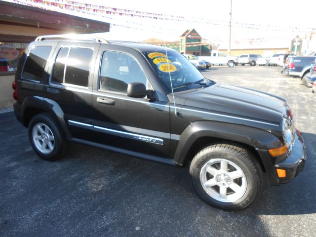 Jeep Liberty 2006 photo 2