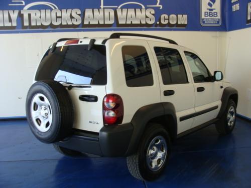 Jeep Liberty 2006 photo 2
