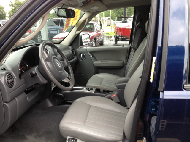 Jeep Liberty 2006 photo 2