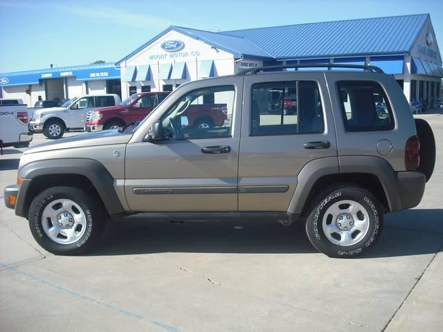 Jeep Liberty Supercab Flareside 145 FX4 4WD Sport Utility