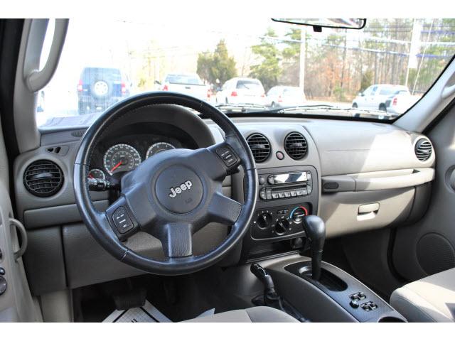 Jeep Liberty 2007 photo 2