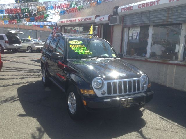 Jeep Liberty 2007 photo 2