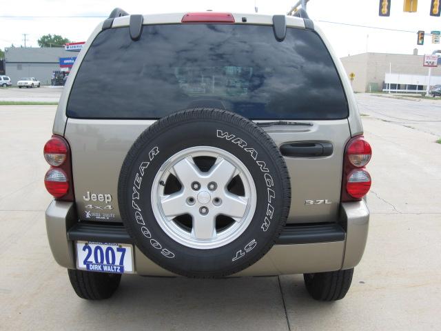 Jeep Liberty 2007 photo 2