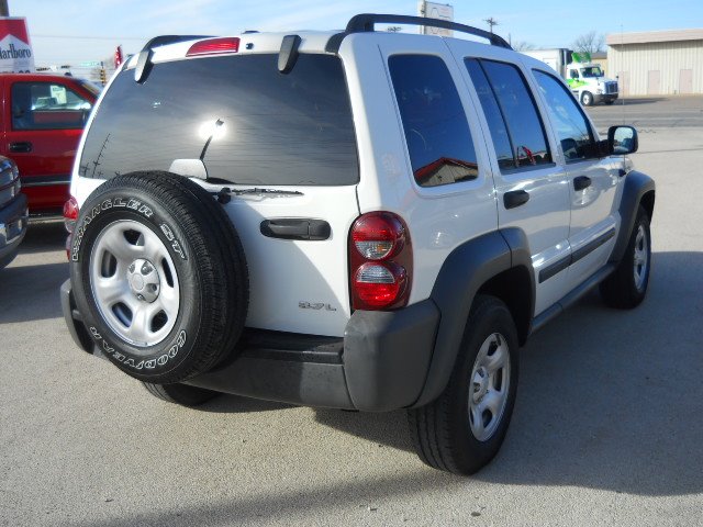 Jeep Liberty 2007 photo 2