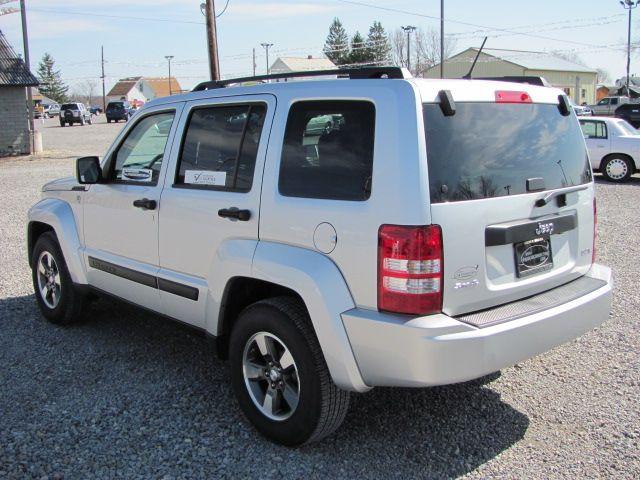 Jeep Liberty 2008 photo 2