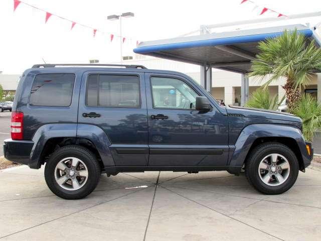 Jeep Liberty 2008 photo 4