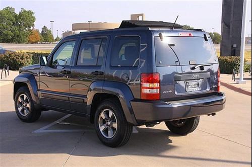Jeep Liberty 2008 photo 2