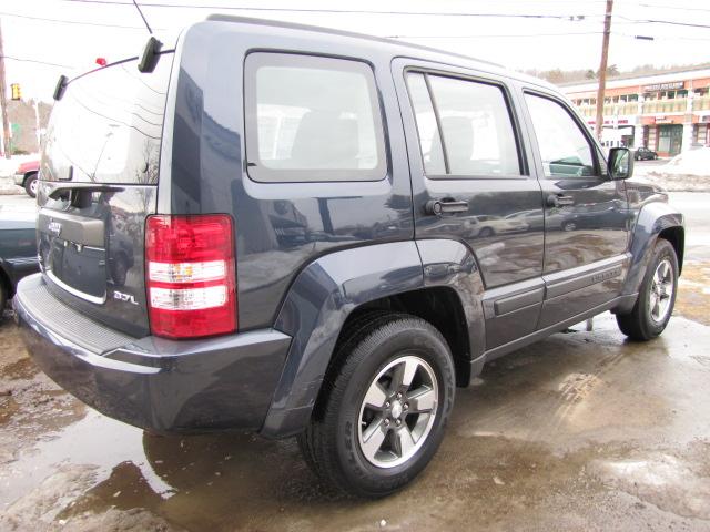 Jeep Liberty 2008 photo 2