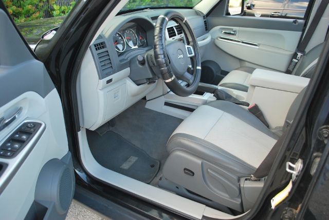 Jeep Liberty 4DR FWD LTD 3.3L AT SUV