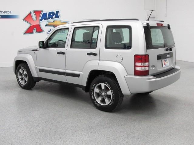 Jeep Liberty 2008 photo 2