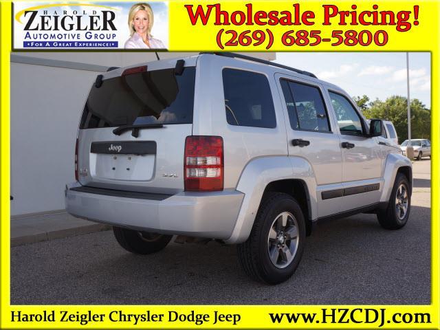 Jeep Liberty 2008 photo 2