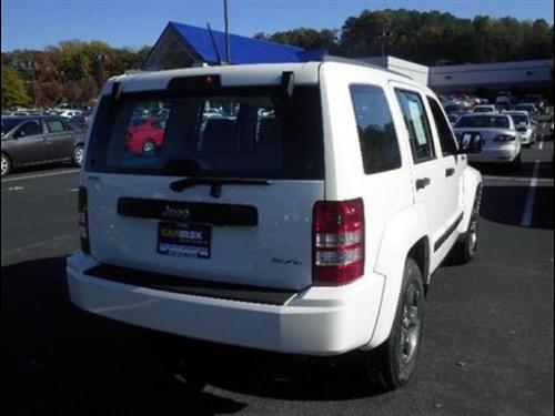 Jeep Liberty 2008 photo 2