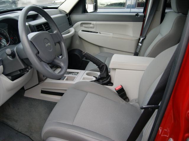 Jeep Liberty 2008 photo 2
