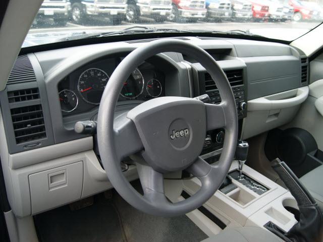 Jeep Liberty 2008 photo 2