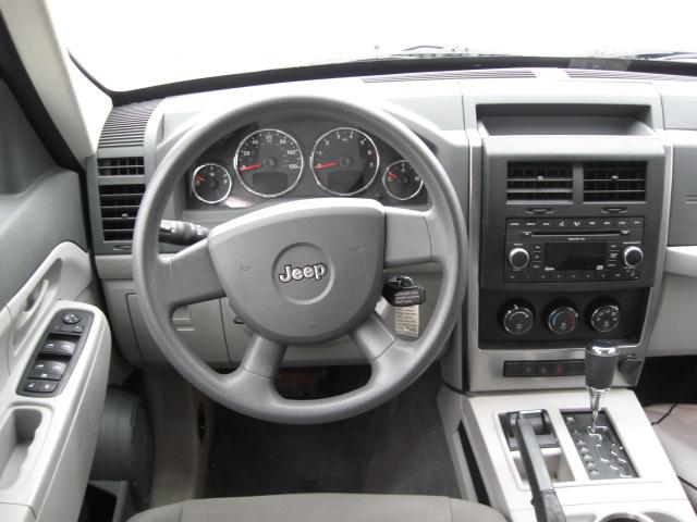 Jeep Liberty 2008 photo 2