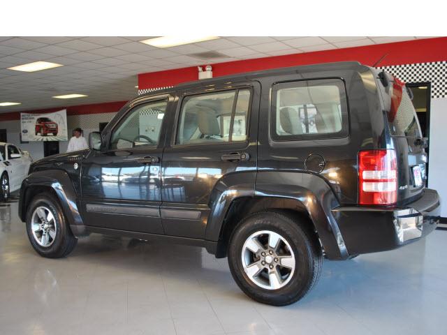 Jeep Liberty 2008 photo 2
