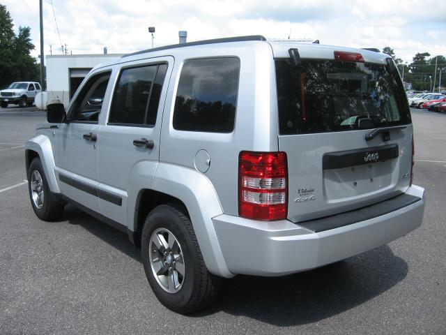 Jeep Liberty 2008 photo 2