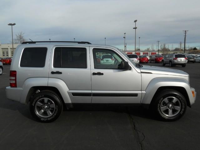 Jeep Liberty 2008 photo 2