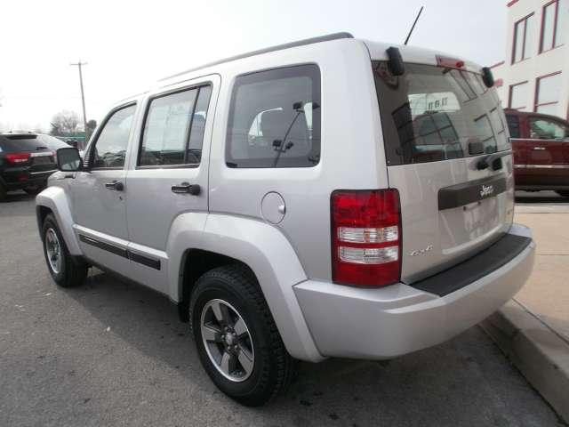 Jeep Liberty 2008 photo 2