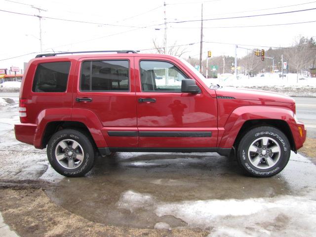 Jeep Liberty 2008 photo 2