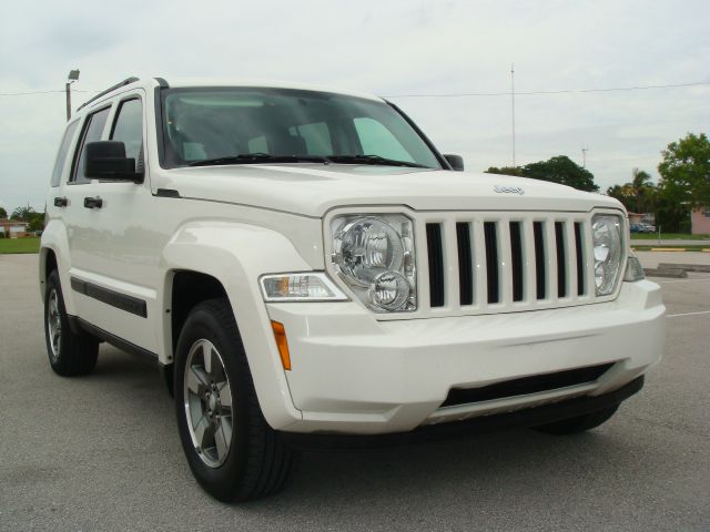 Jeep Liberty Extended Cab V8 LT W/1lt SUV