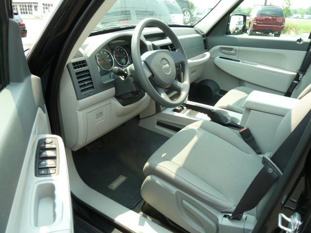 Jeep Liberty 2008 photo 2