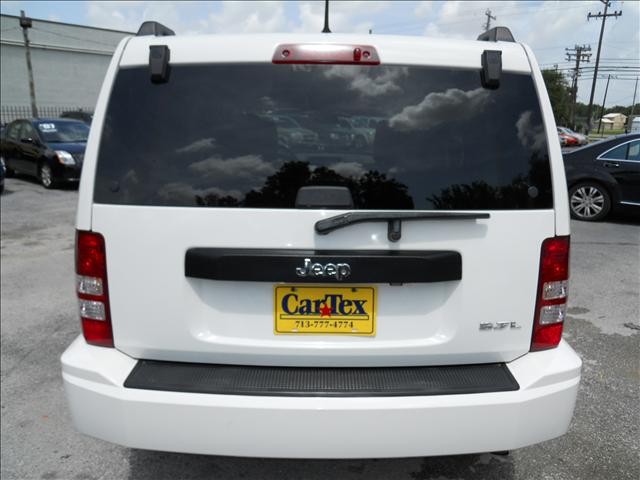 Jeep Liberty 2008 photo 4