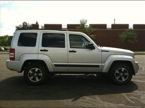 Jeep Liberty 2008 photo 2