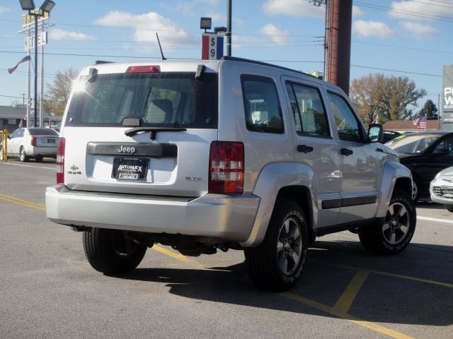 Jeep Liberty 2008 photo 2