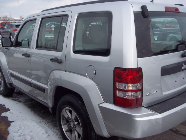 Jeep Liberty 2008 photo 2