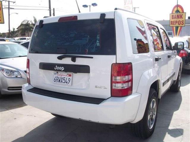 Jeep Liberty 2008 photo 2