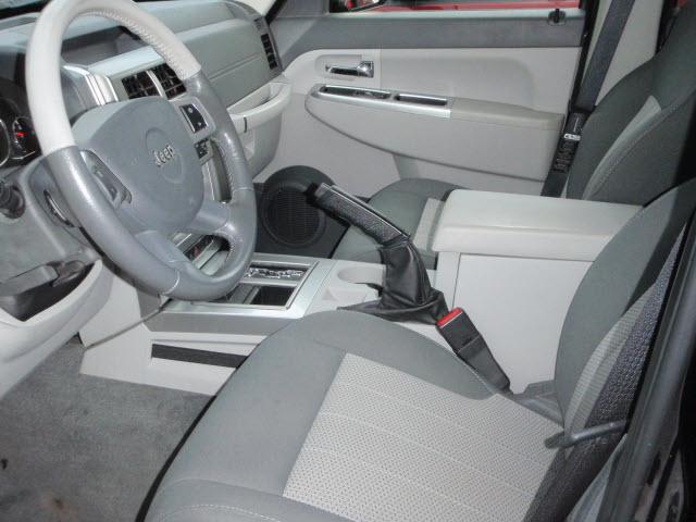 Jeep Liberty 2008 photo 2