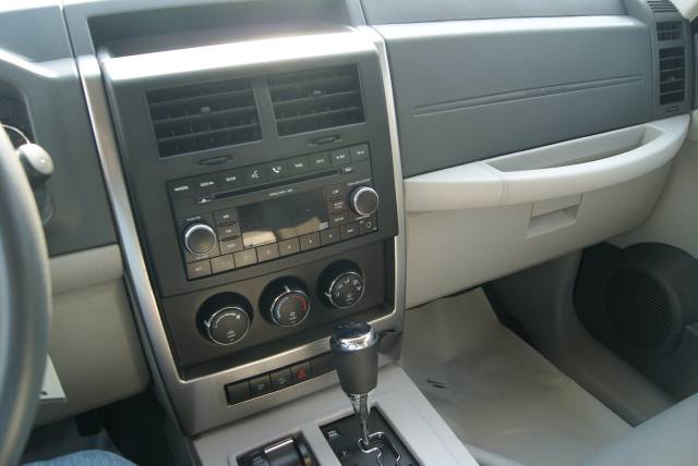 Jeep Liberty 2008 photo 2