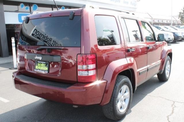 Jeep Liberty 2009 photo 2