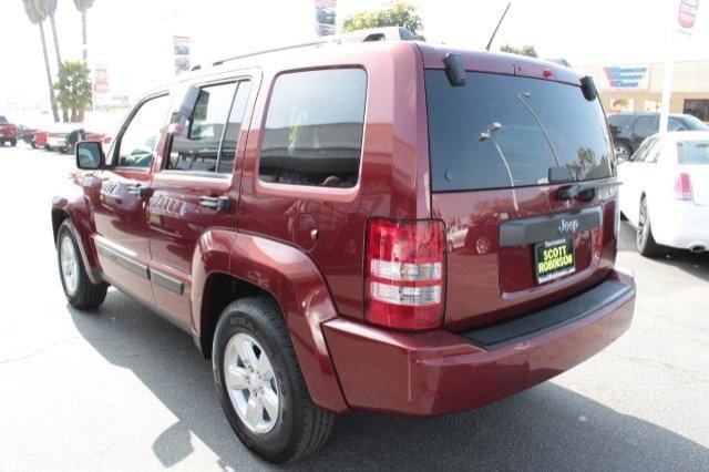 Jeep Liberty 2009 photo 4