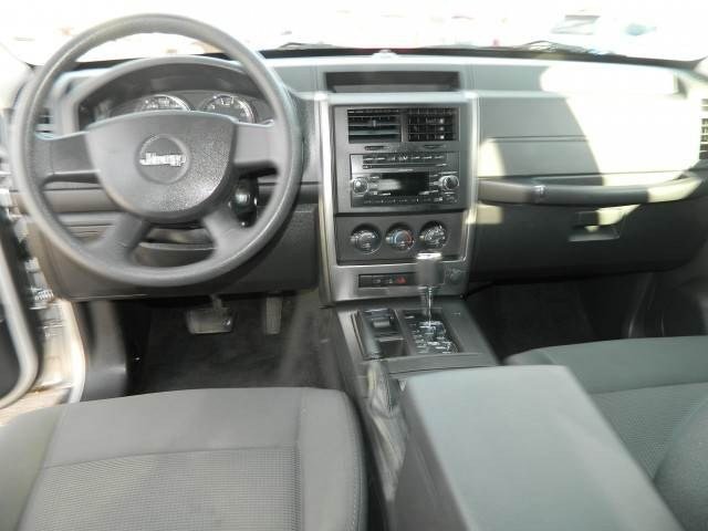 Jeep Liberty 2009 photo 4