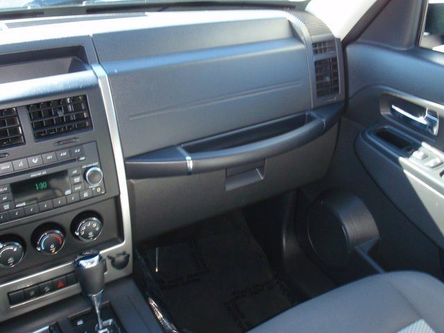 Jeep Liberty 2009 photo 2