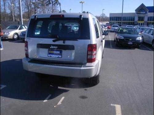 Jeep Liberty 2009 photo 2