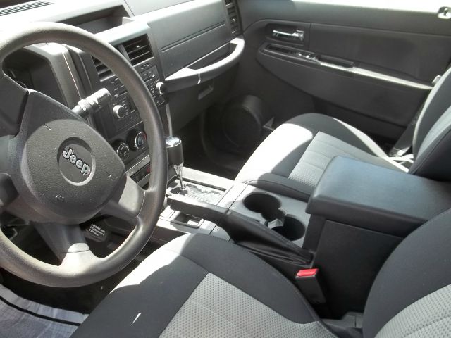 Jeep Liberty 2010 photo 6