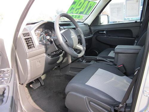 Jeep Liberty 2010 photo 2