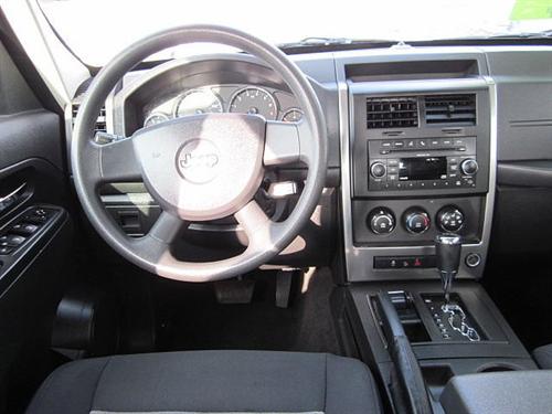 Jeep Liberty 2010 photo 3
