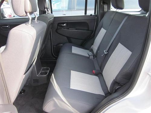 Jeep Liberty 2010 photo 4