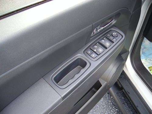 Jeep Liberty 2010 photo 2