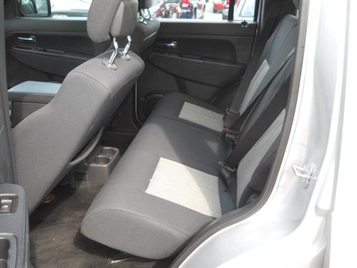 Jeep Liberty 2010 photo 2