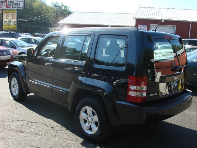 Jeep Liberty 2010 photo 2